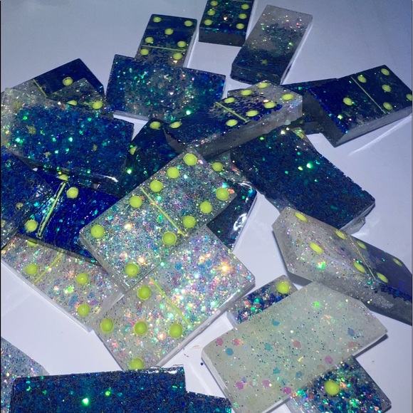 Dominos - Picture 1 of 7